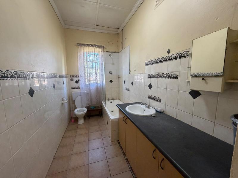 To Let 4 Bedroom Property for Rent in Kingswood Eastern Cape